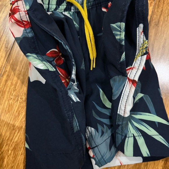 🩳 🌟HP🌟 J. Crew Boys' Navy Floral Print Swim Trunk - Picture 6 of 7